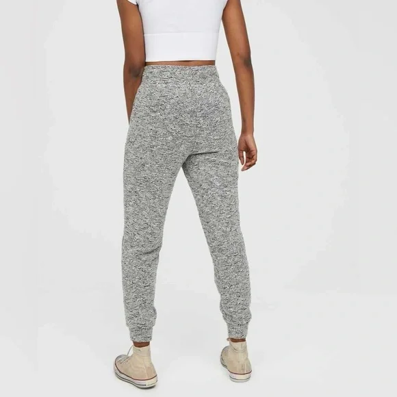 Aerie Offline Snowday Textured Woven Jogger - Picture 3 of 11